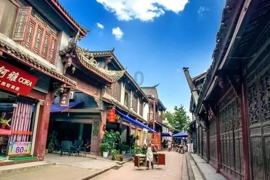 不愧是“百变星君”，王祖蓝模仿陈志朋被本尊认可，他还有哪些特别的造型？游戏画面