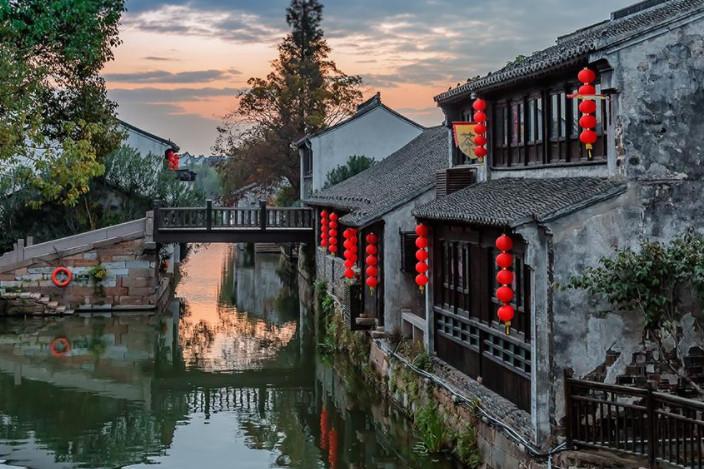 名门千金化身战地夜莺，计破战俘多次，26年后在餐馆被美战俘认出